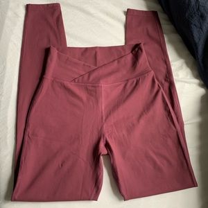 Alphalete Surface Path Legging in Violet. Size M.